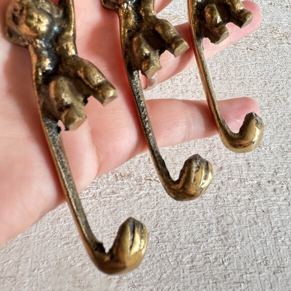 Set of Three Vintage Metal Monkey Hanging Hooks - Picture 4 of 11